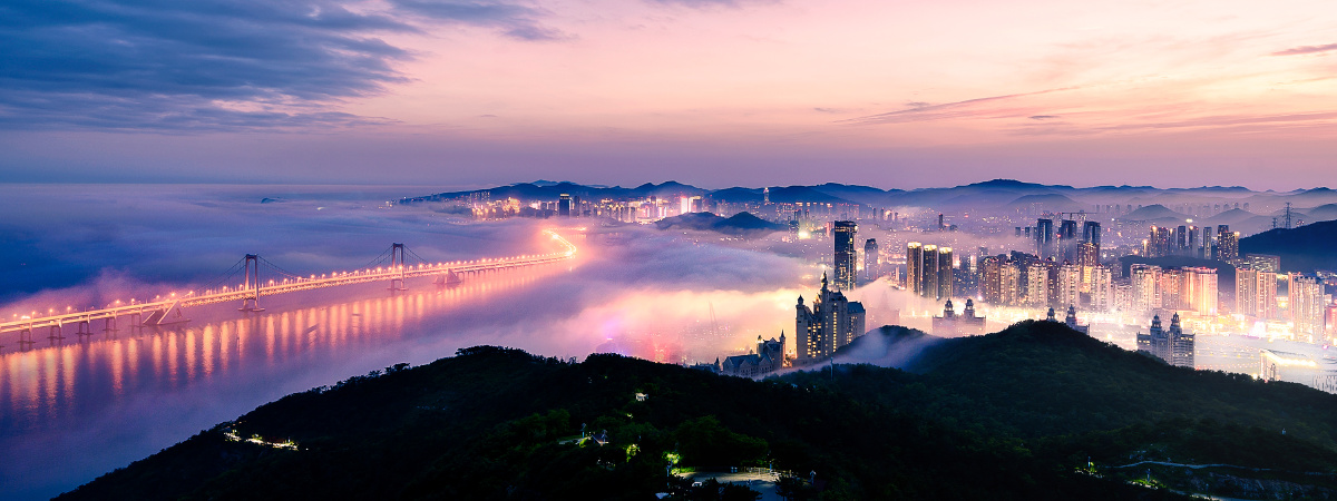 大连星海平流雾如梦如幻云中城市