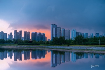 黑云压城城欲摧