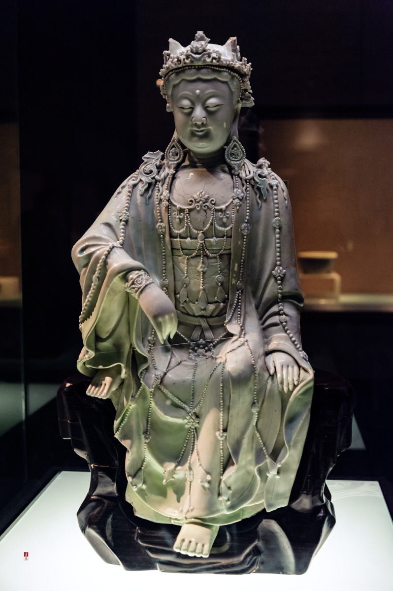 景德镇窑青白釉水月观音像元首都博物馆藏