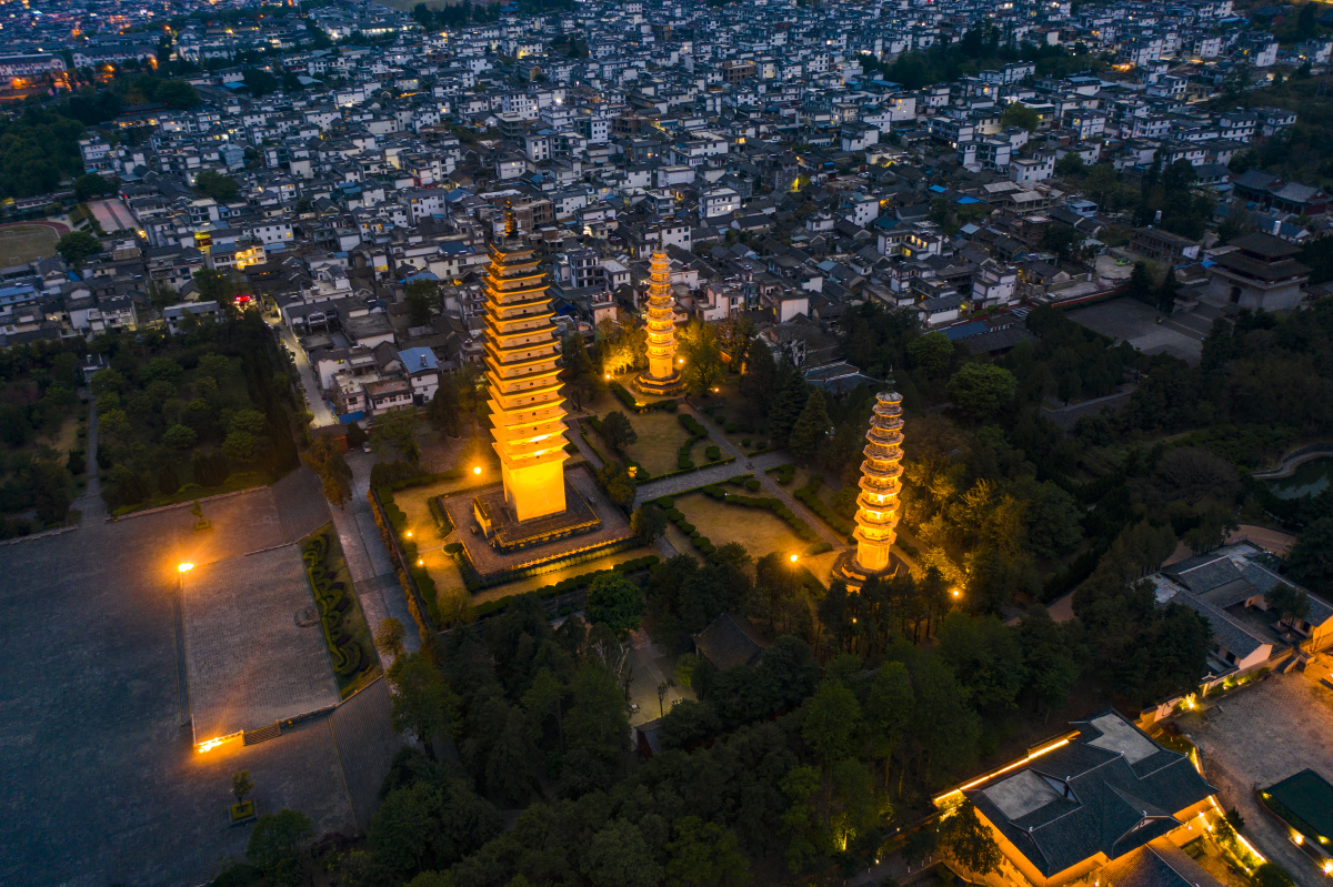打赏是鼓励大理崇圣寺三塔夜景麻十四关注