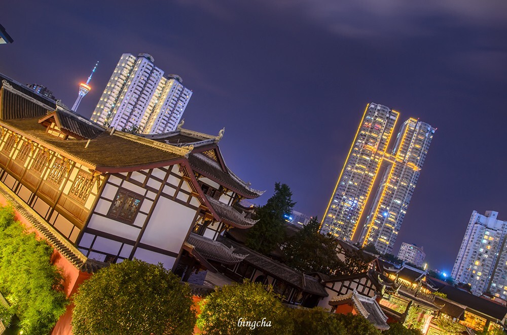 2016年9月拍摄于成都,太古里中西建筑风格在此碰撞