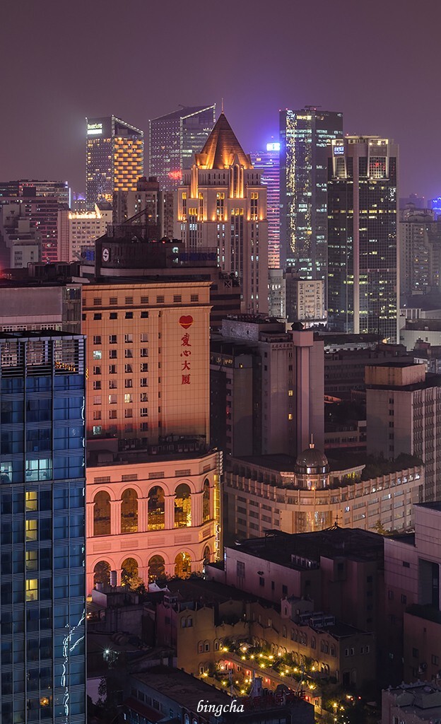 2016年11月拍摄于成都,市中心的建筑
