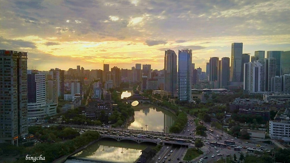 2015年5月拍摄于成都,锦江之于成都犹如长江之于中国,夕阳下的锦江穿城而过