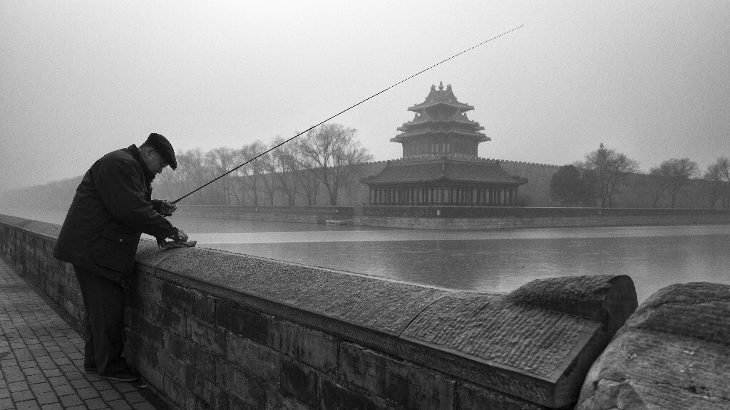 <br />
#雾霾中国纪录#雾霾虽重，但依然需要生活。
