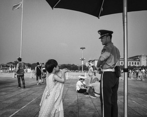 士兵和小女孩