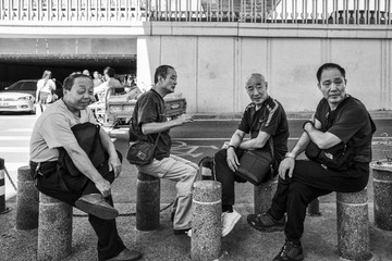 街边的四个老男人