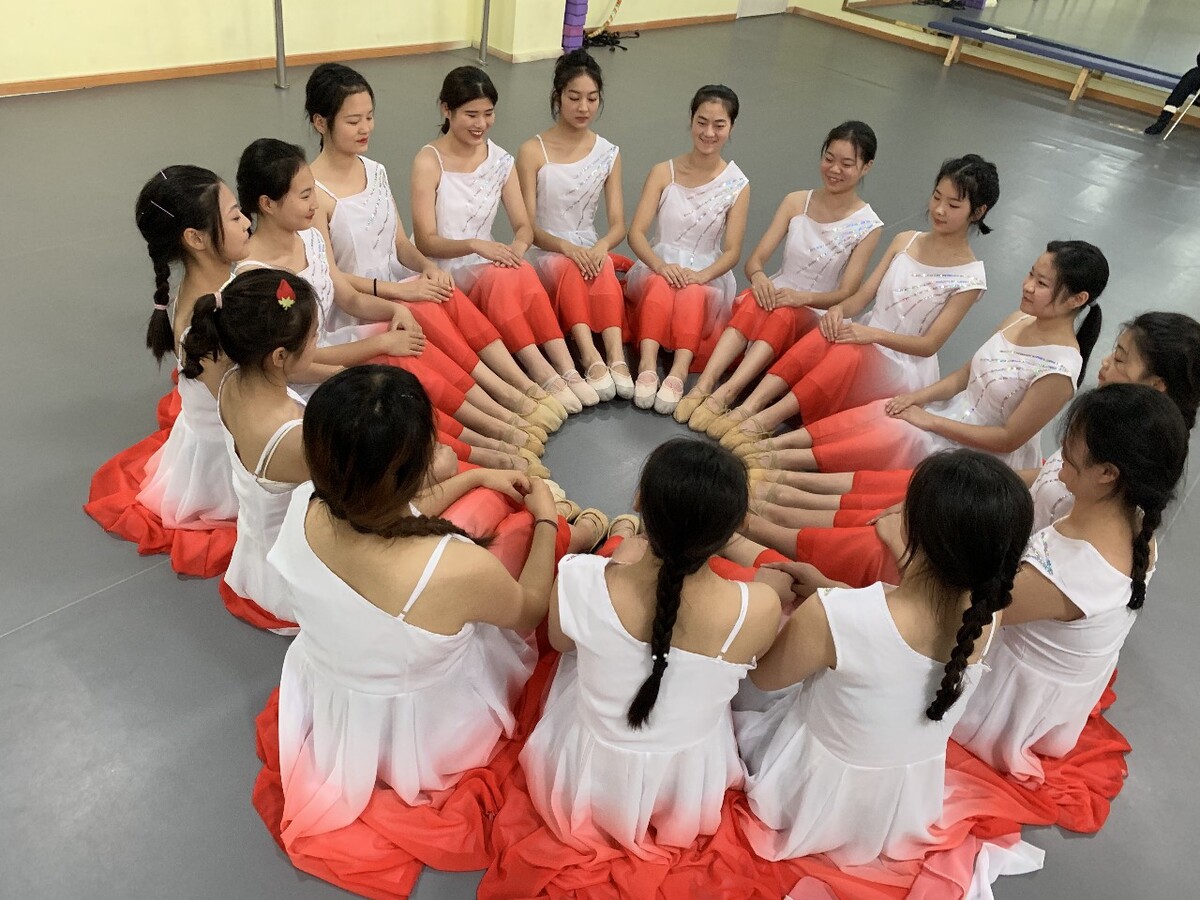 涿州舞蹈班哪里,上海最早的舞蹈培训班开课了!