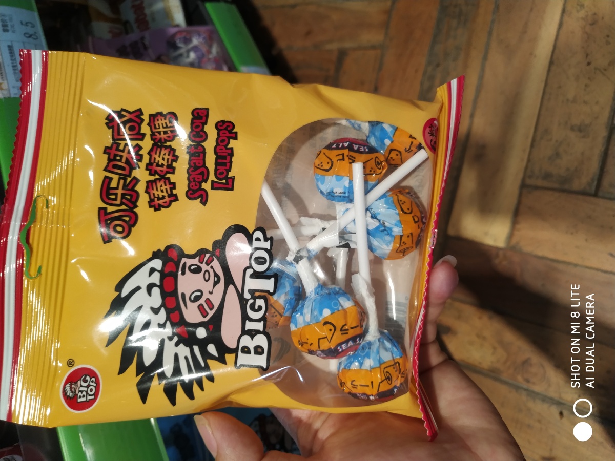 卫龙一根辣条图片,卫龙辣条广告女主角是谁图片