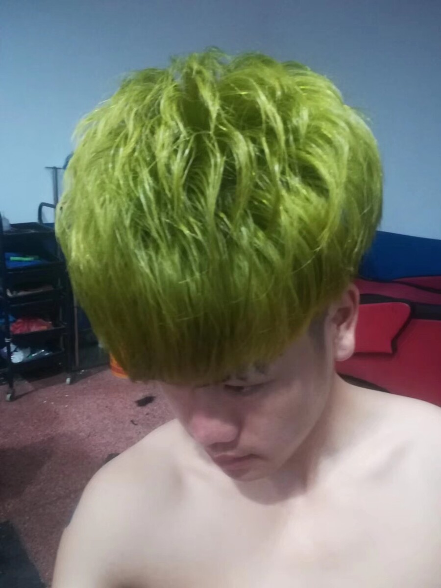 怎么染绿色头发图片