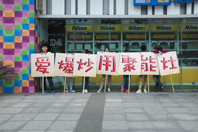 大方，害羞，逃避，拒绝，无所谓，嗤之以鼻还是大声指责？