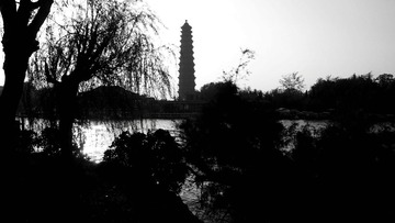 铁塔黑白1