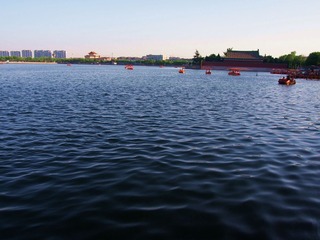 碧波荡漾包公湖1_