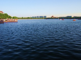 碧波荡漾包公湖_