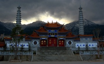 佛日增辉