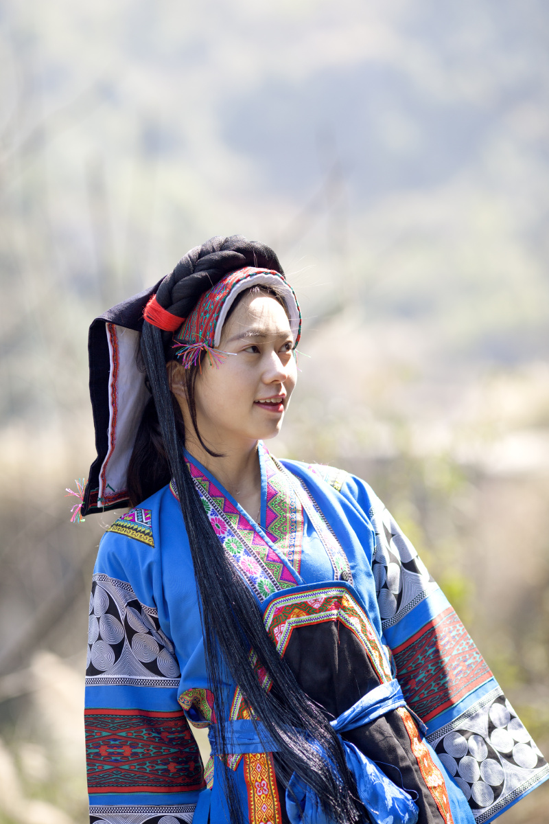 布依姑娘高荡千年布依古寨