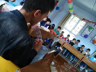 385825