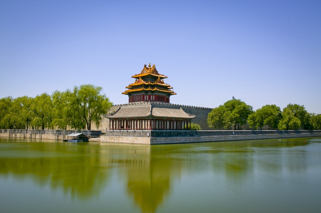 角楼 被拍的不能再拍的地方，没有拍好 时间不对水是绿的