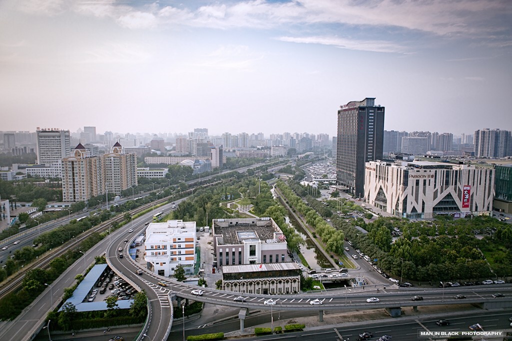 作为百盛80年代最早进入中国，驻扎复兴门，创下了举世瞩目的业绩，曾经外资第一店的称号时至今日光环早已退去，这就是时代的进步，不怪天不怪地只能怪没有超前的眼光，没有走在时代的前沿，靠传统的联营模式已经不能在适应这个年轻人的时代，就如同这场雾，后期如何挽救也无济于事，前方的路很迷茫，再见帝国！祝好运！