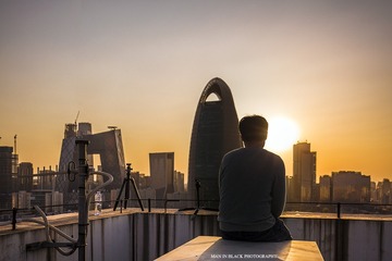 西边的太阳就要落山了