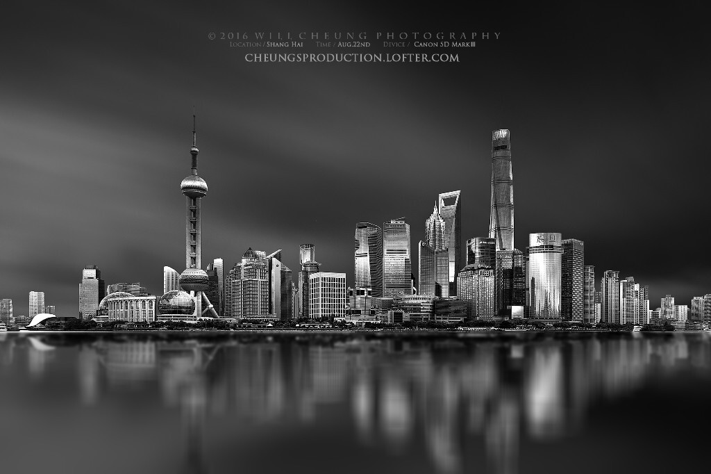 这可能是全国最普遍的照片,我想让他不一样。<br />
谢谢荷兰摄影师joel tjintjelaar的luminous Architecture教程以及邓楠男神的搬运!