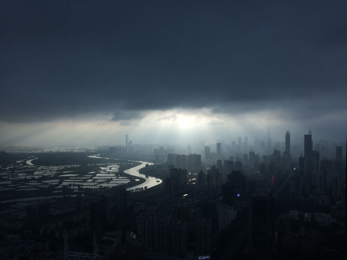 作品名称: 乌云压境 br /> 拍摄时间: 2015/11/12 br /> 拍摄地点: 地