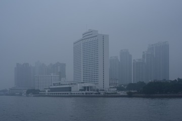 「烟雨，鹅潭。」 ​​​​