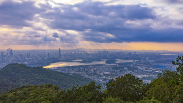 阳光普照金陵城