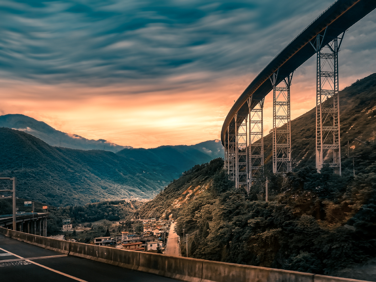 云端上的天梯高速手机摄影