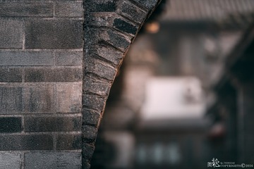 青砖背后