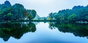 静静的……
