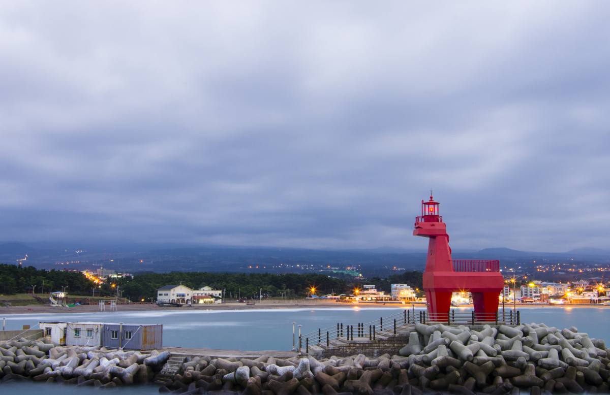 济州岛 梨湖海边 灯塔