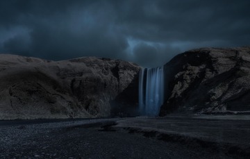 冰岛斯科加瀑布的奇异事件