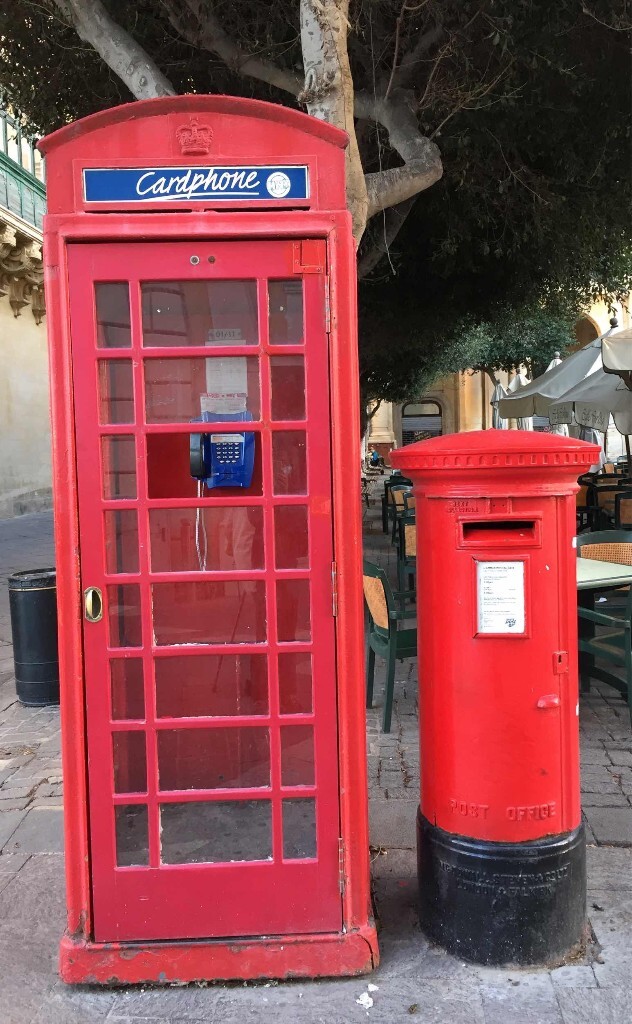 红色的电话亭和邮箱。其实挺想去英国的，但因为要到巴黎办签证，就一直没去。在马耳他，也算是感受到一些英国的东西:-)