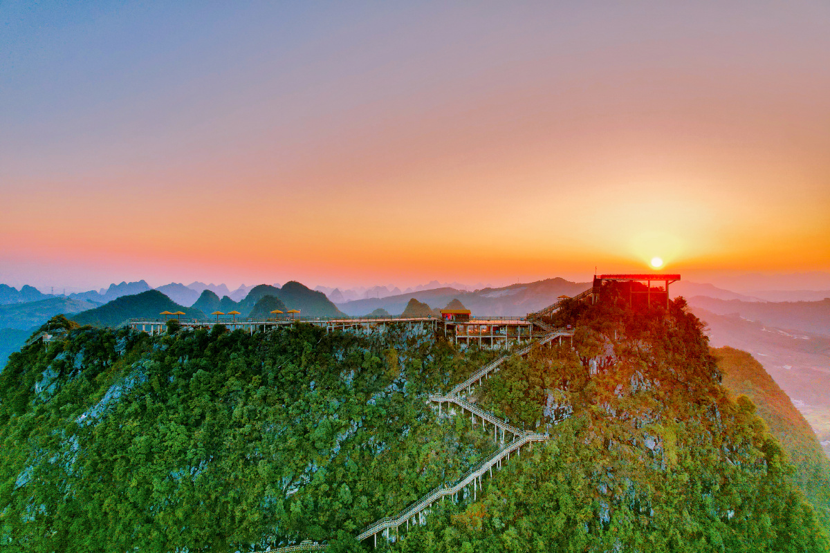 桂林阳朔高田镇外婆家抬头就是如意峰景区