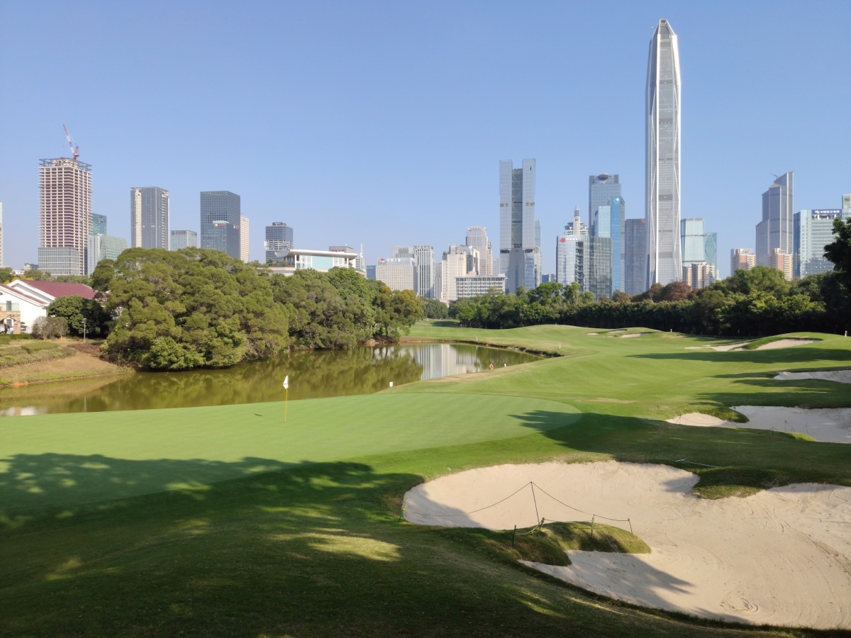 城市里面最早的高尔夫球场之一深圳高尔夫俱乐部bc场风貌