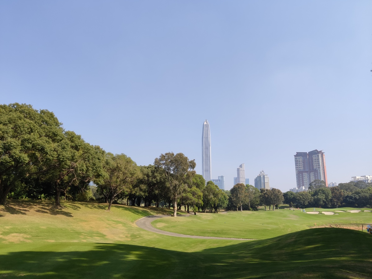 城市里面最早的高尔夫球场之一深圳高尔夫俱乐部bc场风貌