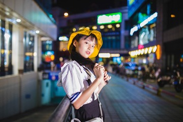817834