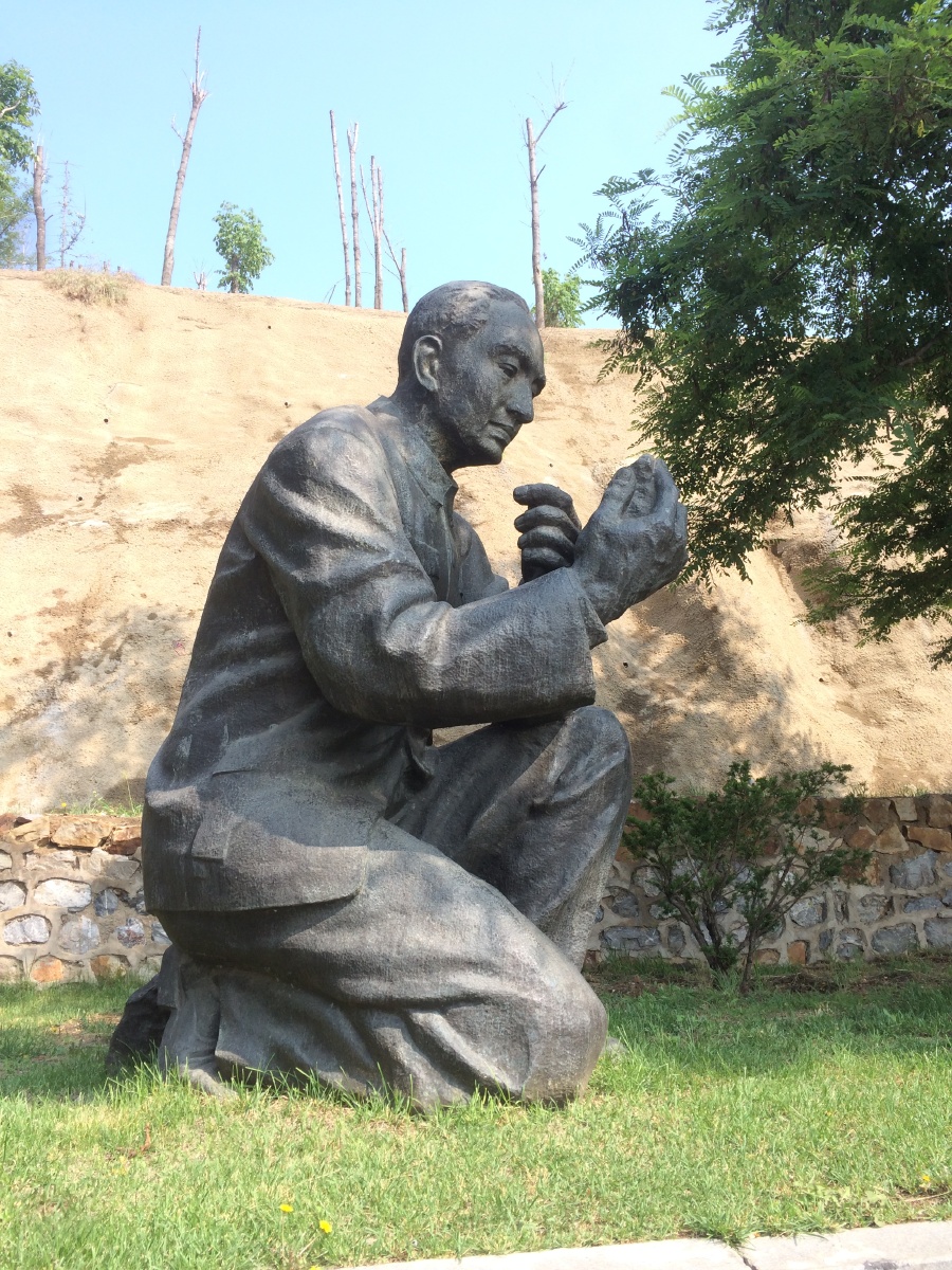 地质金刚 br /> 李四光,湖北黄冈人,我国现代地球科学和地质工作奠基