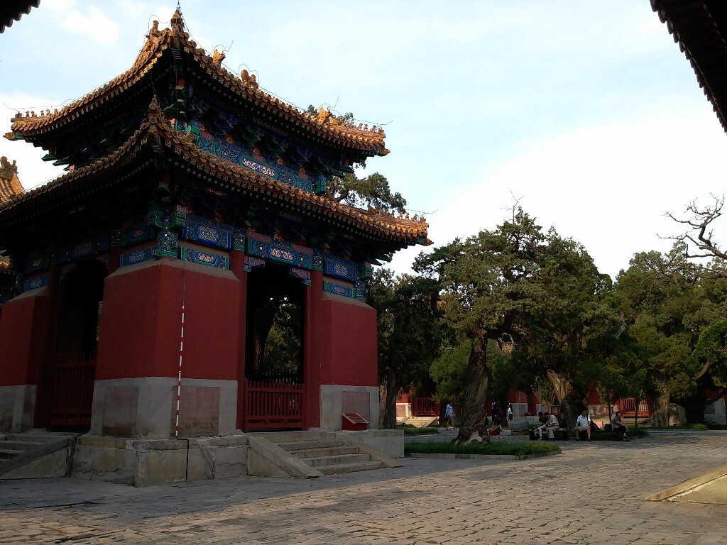 一处碑亭,气宇轩昂