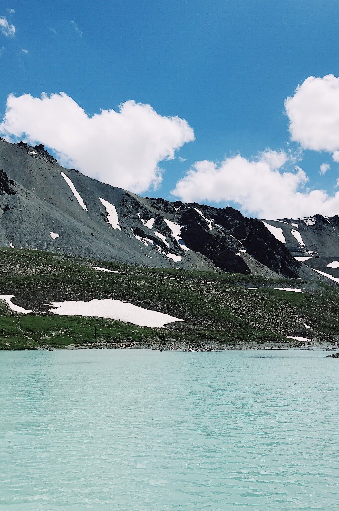 雪山圣水