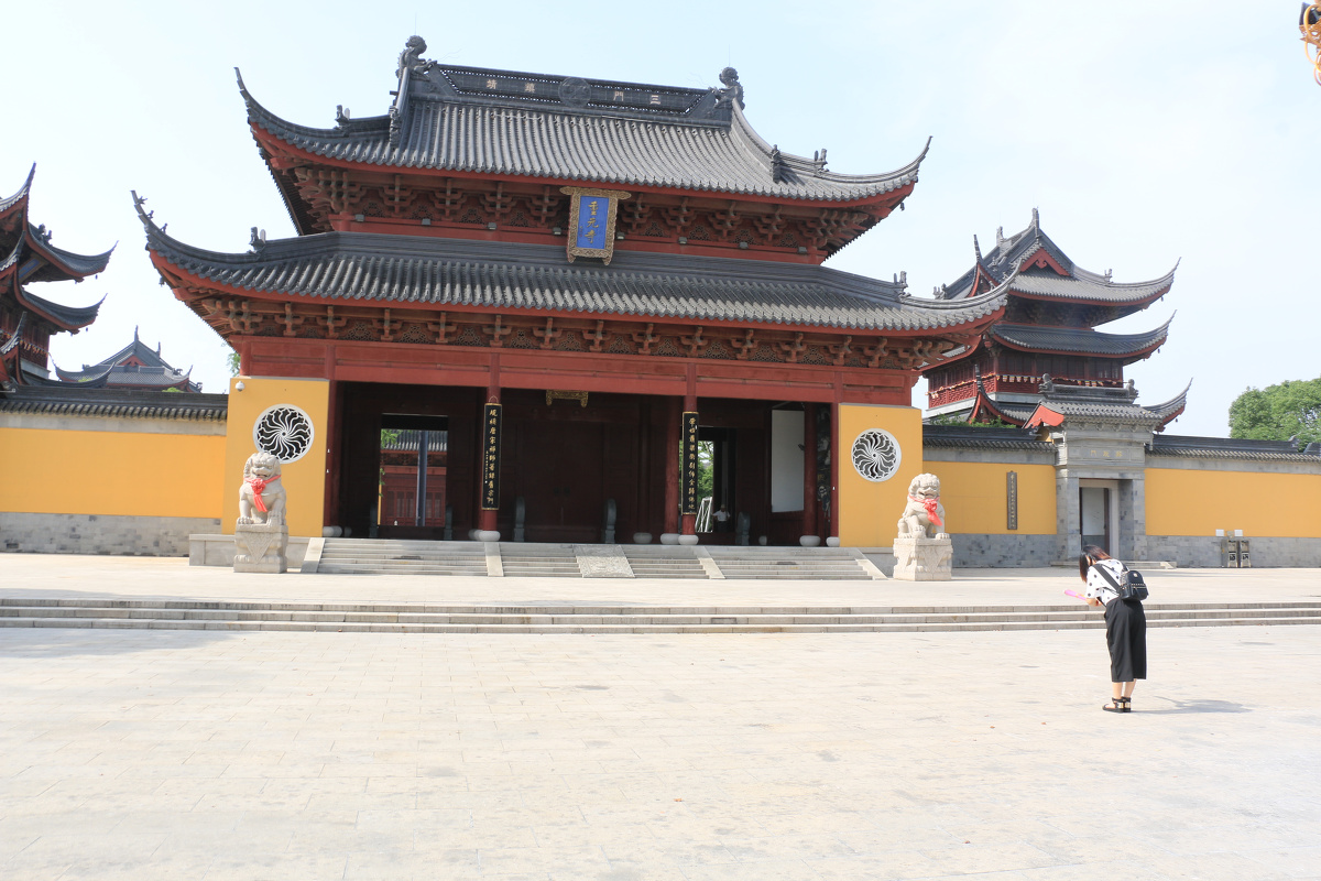 这里才是寺庙的正门,但不是最重要的建筑.