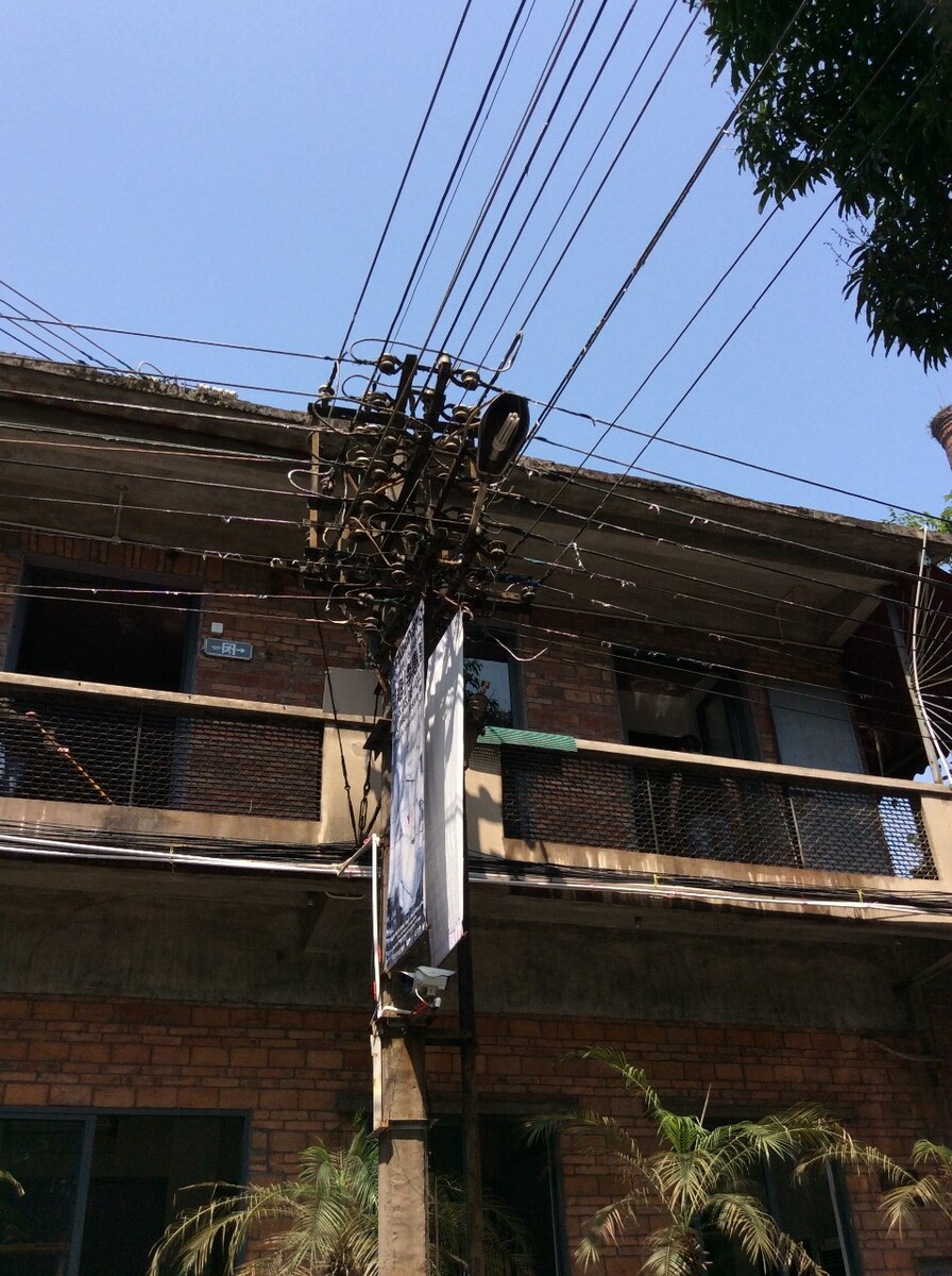 当时抬头看到就有想拍的冲动。