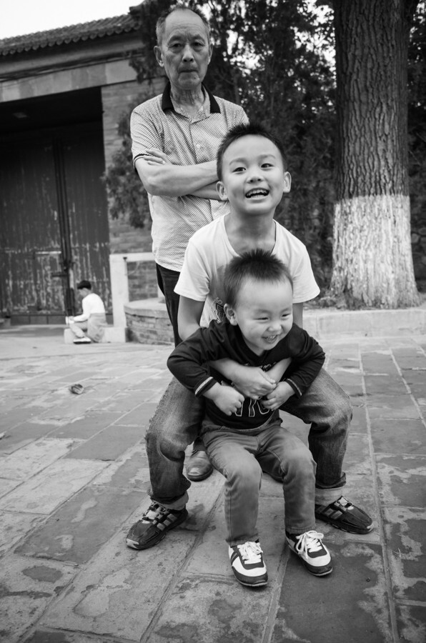 玩的高兴 - #, 一步之遥, 街拍, 街头摄影, 北京, 黑