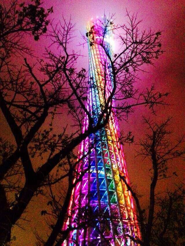 夜晚的你更美。