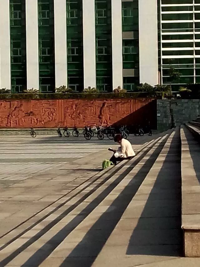 容颜会退，读书不老。