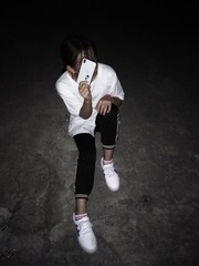 568377