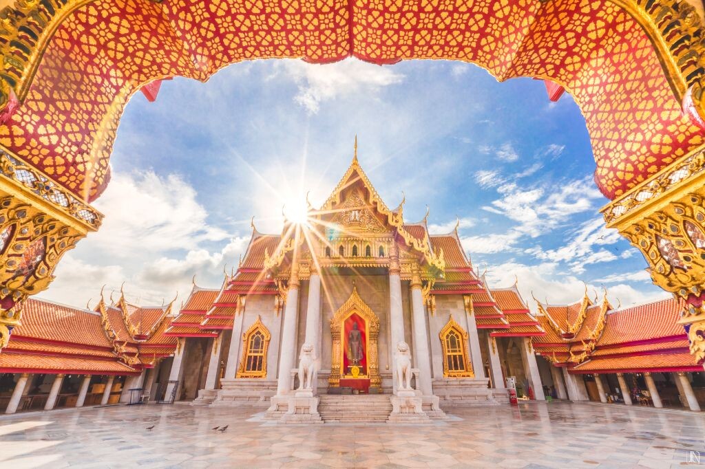 Wat Benchamabophit ，泰国5泰铢硬币的背面就印着这座寺庙。
