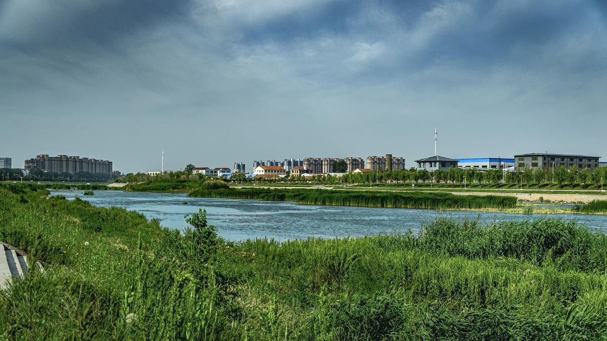 初夏的青岛墨水河
