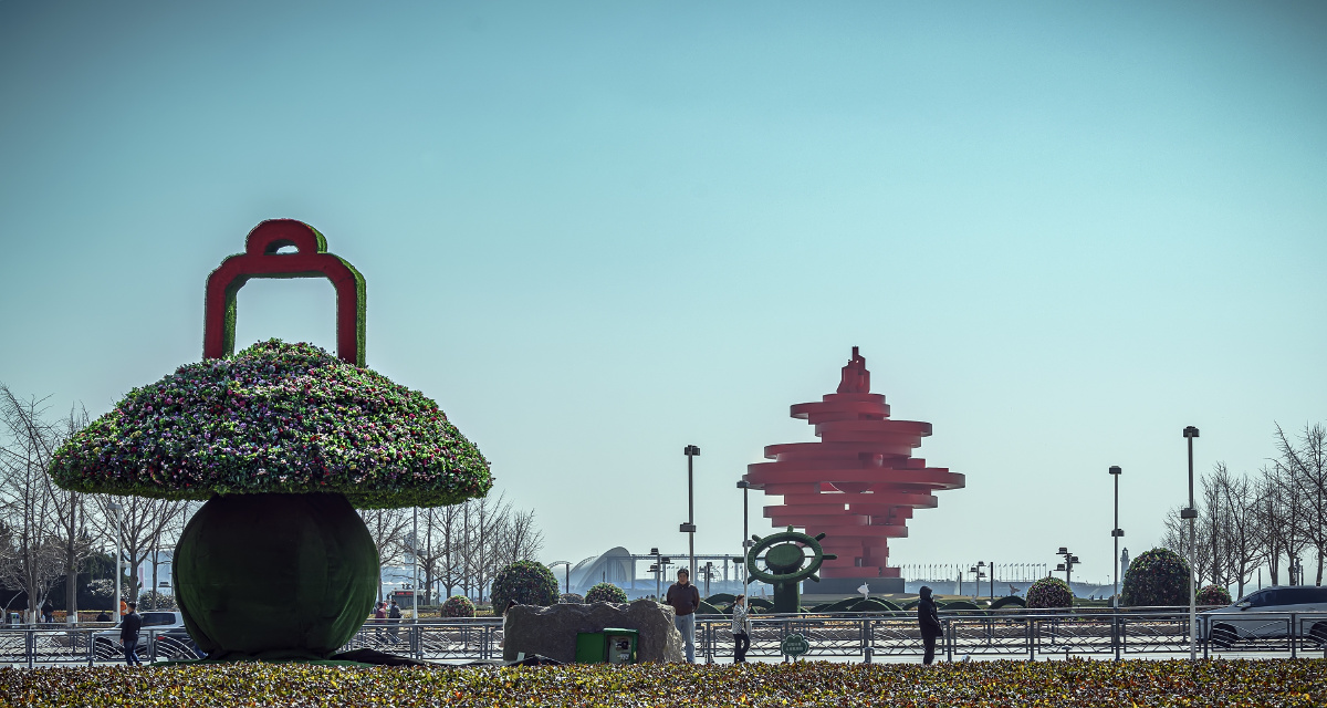 青岛五四广场雕塑五月的风