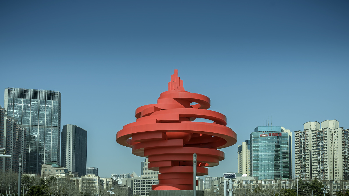 青岛五四广场雕塑五月的风